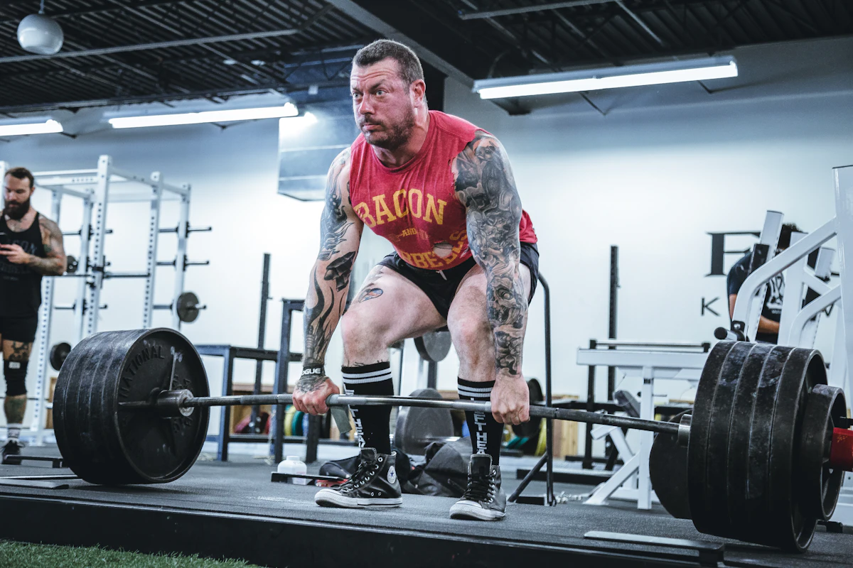 Man doing a heavy deadlift in a gym